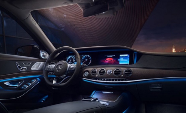 Информационно развлекателната система в автомобила е устройството на предния панел което