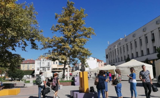 18-ият фестивал „Пловдив чете, организиран от издателство „Жанет 45, започва