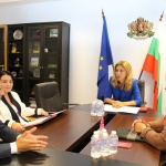  Вицепремиерът Марияна Николова се срещна с ръководството на Сдружение „Рафаел“