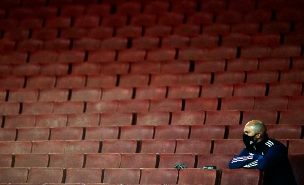 Общо 10 играчи или служители са с положителни тестове за