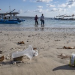 Ядящ пластмаса суперензим влиза във войната с отпадъците