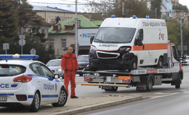 Катастрофа между линейка и автомобил стана на централно кръстовище в
