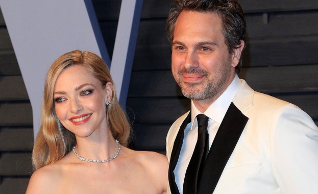 Звездата от Мамма Миа Аманда Сейфрид и актьорът Томас Садоски