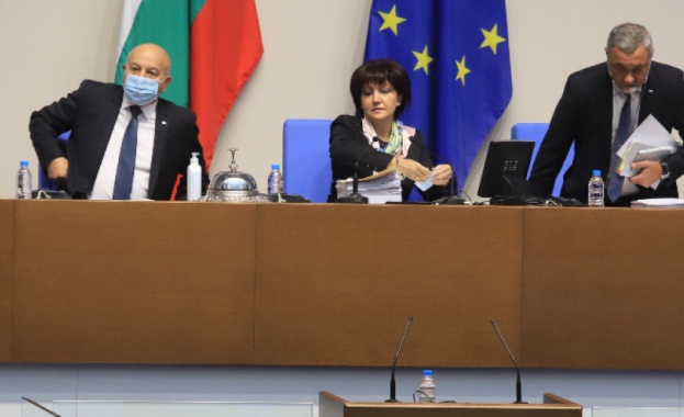 Парламентът обсъжда създаването на временна комисия за проект на нова