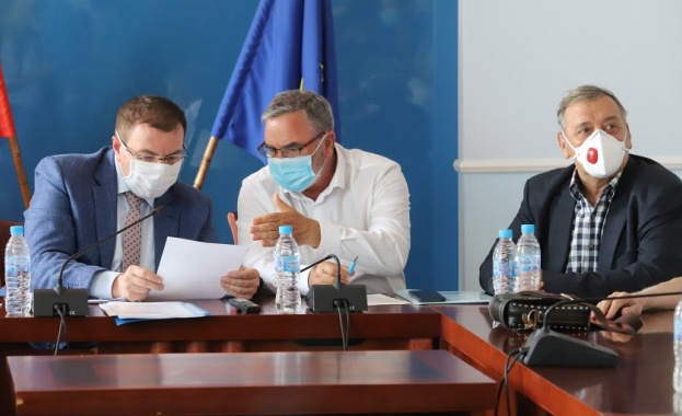 В Министерството на здравеопазването Националният оперативен щаб дава брифинг във