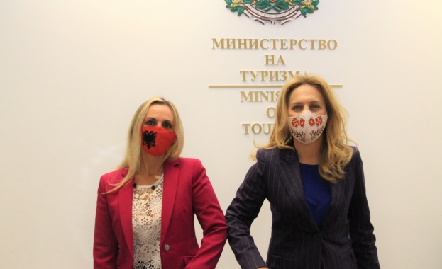 Вицепремиерът и министър на туризма Марияна Николова проведе работна среща