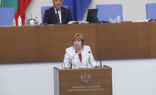 Светла Бъчварова: Близо 7 000 000 декара земеделска земя е засегната от сушата