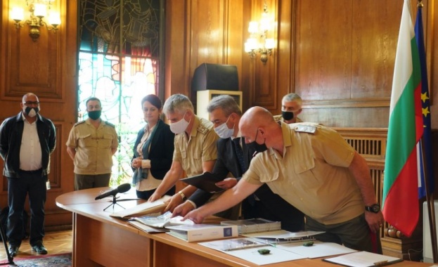 Ценовите оферти на двете фирми Дженеръл Дайнамикс General Dynamics