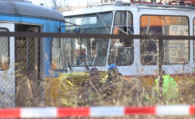 Тежка катастрофа в София Трамвай и камион се удариха в