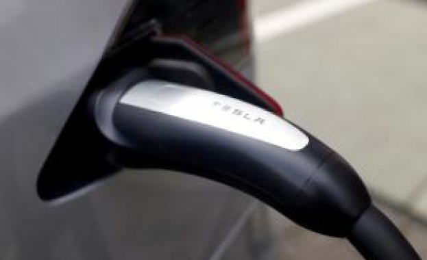 В дома на Tesla всеки пети се отказва от електромобил