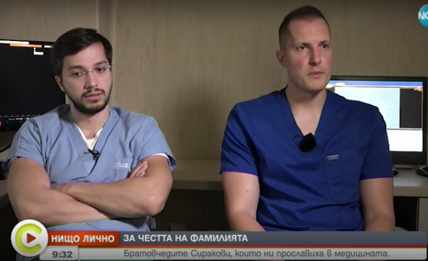 Единият е на 28 другият е на 35 И двамата