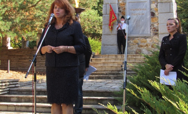 Вицепрезидентът Илияна Йотова участва в традиционното Национално тракийско поклонение в