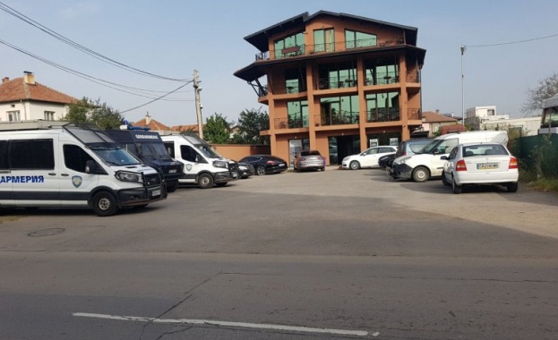 4 квартала в София осъмнаха под полицейска блокада. Под ръководството