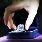 Рядък бял 102-каратов диамант продаден за 15,7 млн. долара