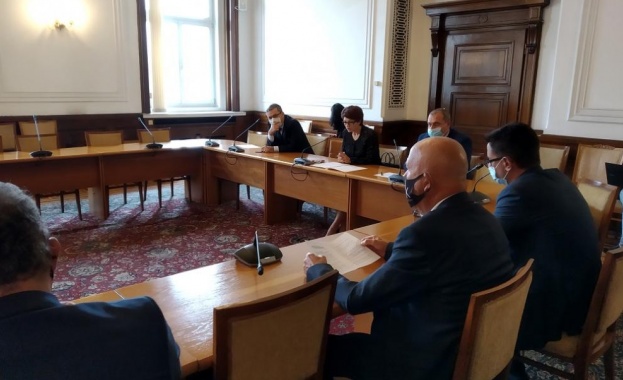 Парламентарната комисия която ще обсъжда проекта за Конституция заседава за