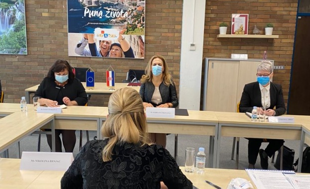 Вицепремиерът и министър на туризма Марияна Николова проведе работна среща