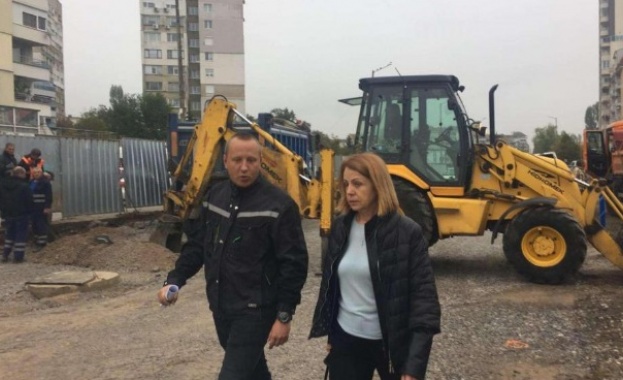 Изпълнен е вторият пласт от асфалтовата настилка по южното платно