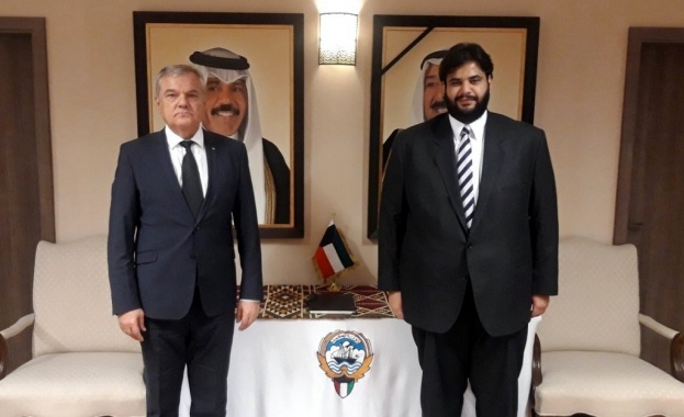 Председателят на ПП АБВ Румен Петков и Анастас Терзобалиев съветник