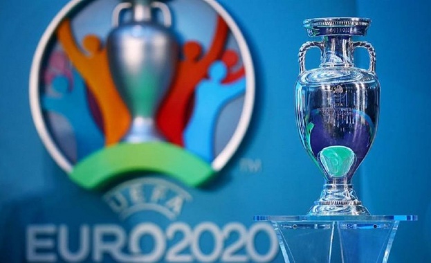 Анди Робъртсън от Шотландия Мат Дохърти от Република Ирландия Стивън