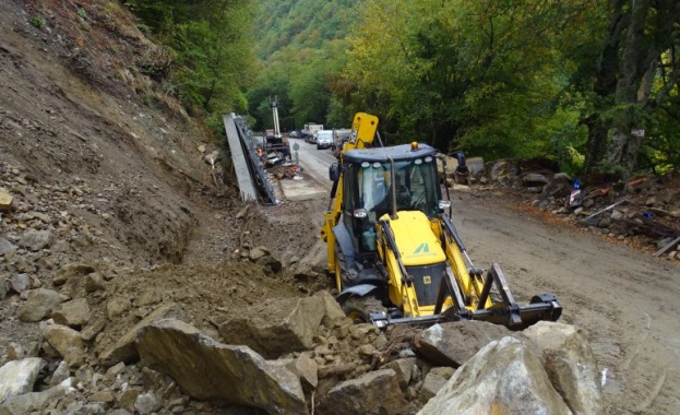 До края на следващия месец се очаква да приключат укрепителните