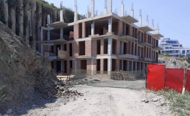 След проверка възложена от Върховната административна прокуратура спират всички строителни