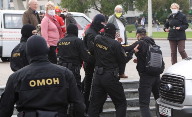 Броят на задържаните след вчерашните протести в Беларус надхвърли 500