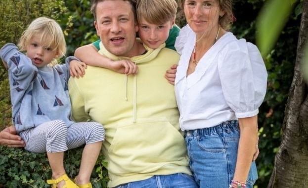 Известният британски готвач Джейми Оливър изглежда е предал любовта си