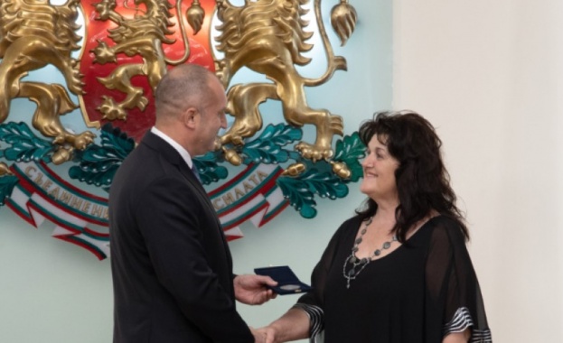 Президентът Румен Радев удостои с почетния знак на държавния глава