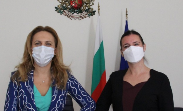 Вицепремиерът и министър на туризма Марияна Николова проведе работна среща