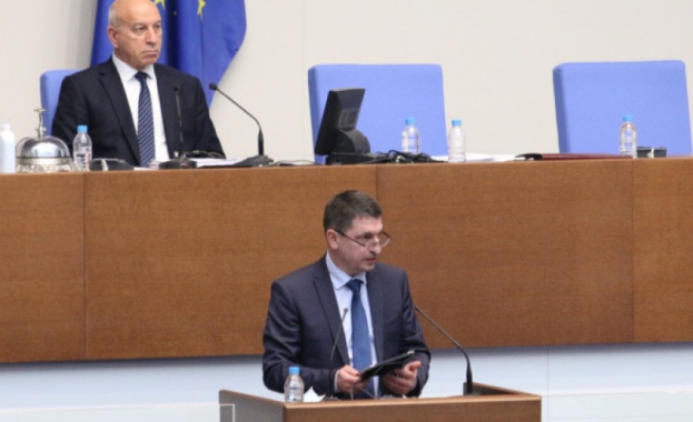 Образувана е дисциплинарна проверка по отношение на служителите които нахлуха