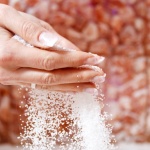 Прекаляването със солта може да има необратими последствия върху костите