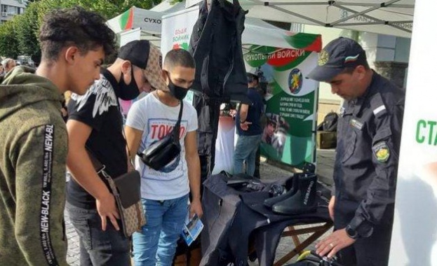 Интересът към кампанията Бъди войник е много голям Тя дава