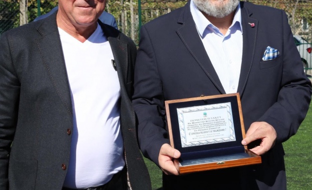 Министърът на младежта и спорта Красен Кралев откри новопостроеното футболно