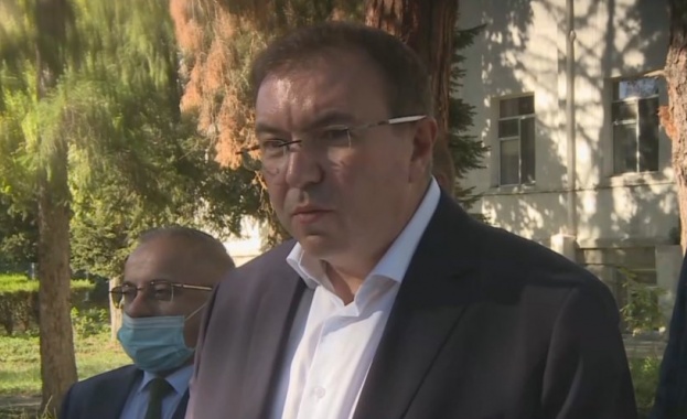 Министърът на здравеопазването проф Костадин Ангелов днес направи обиколка на