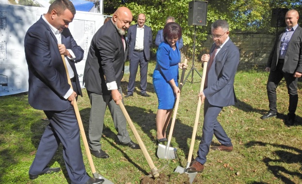 Председателят на Народното събрание Цвета Караянчева отвърна на поредните критики