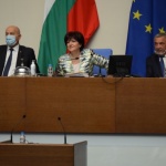 Парламентът заслужава Караянчева да го води 