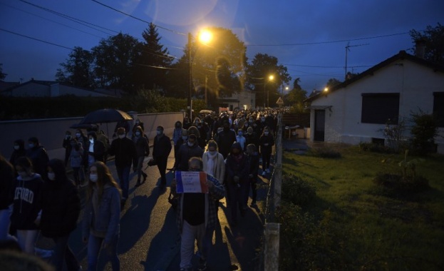 Мълчалив марш в памет на учителя Самюел Пати се проведе