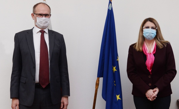 Министърът на правосъдието Десислава Ахладова и посланикът на Дания Н Пр