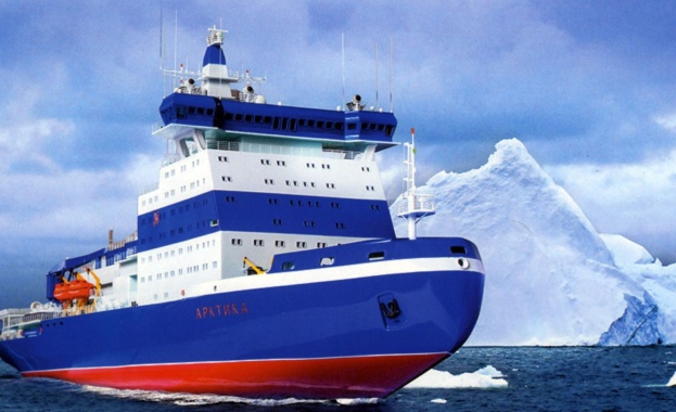 Най мощният в света ядрен ледоразбивач наречен Арктика официално влезе в