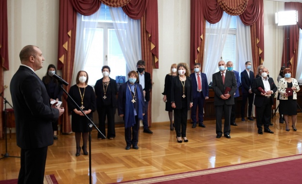 Президентът връчи ордени на изтъкнати дейци на културата 