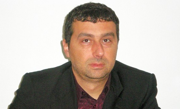 Медийният съветник на председателя на БСП Корнелия Нинова Васил Самарски