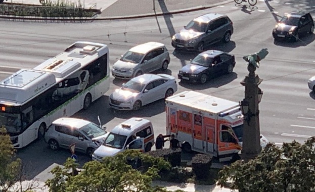 Катастрофа с участието на линейка затрудни движението в района на