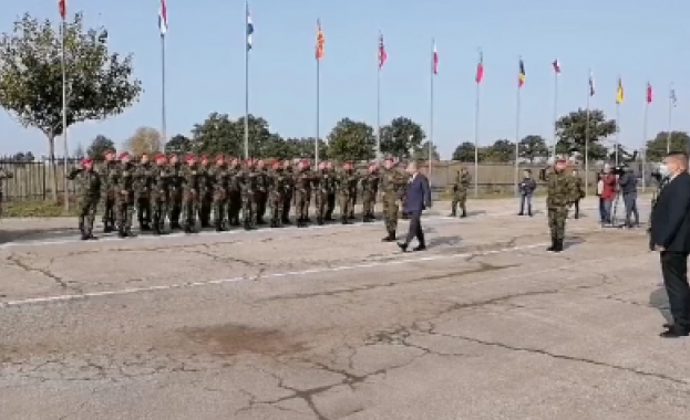 Президентът Румен Радев прие почетния строй на полигона Корен Държавният