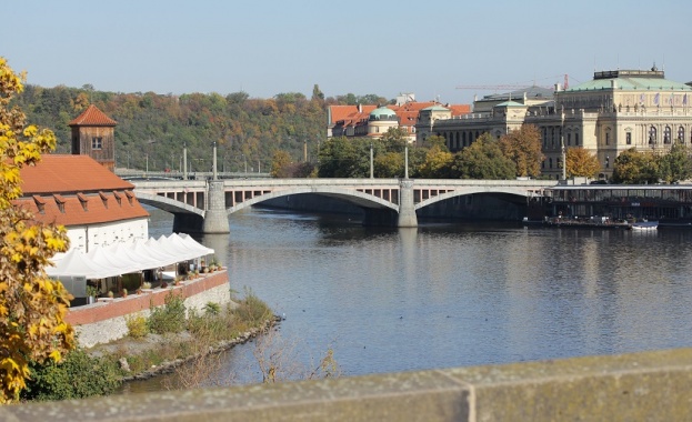 Чешките власти затягат мерките за борба с Ковид 19 като въвеждат