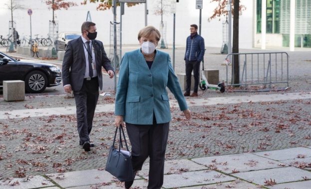 На среща с премиерите на 16 те германски провинции следобяд канцлерът