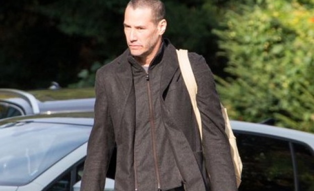 Киану Рийвс изглежда неузнаваемо след като обръсна дългата си коса