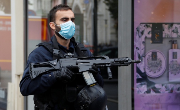 Три жертви на атака с нож в Ница, жена е била обезглавена 