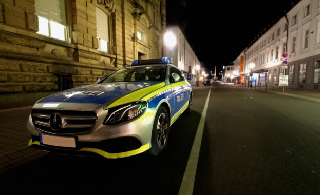 Шофьор на автомобил се е врязал днес следобед в група