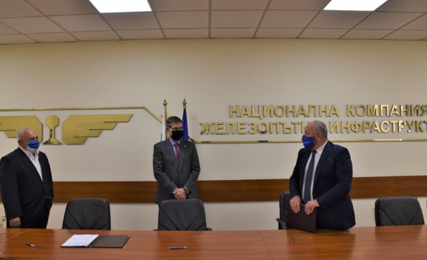 Подписаха два ключови договора за развитието на железопътен възел София Подписаха два ключови договора за развитието на железопътен възел София