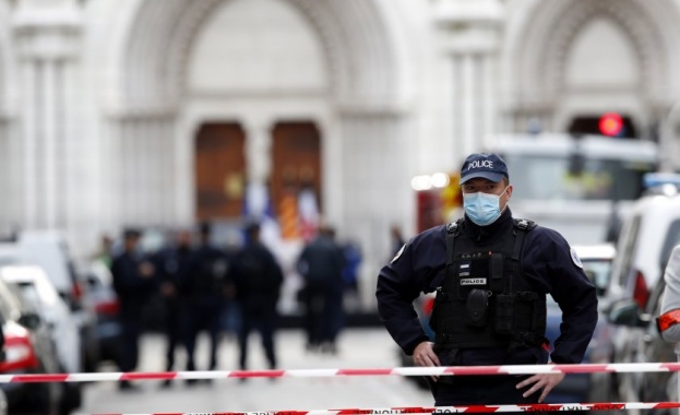 Разследването на терористичната атака в Ница сочи че нападателят влязъл